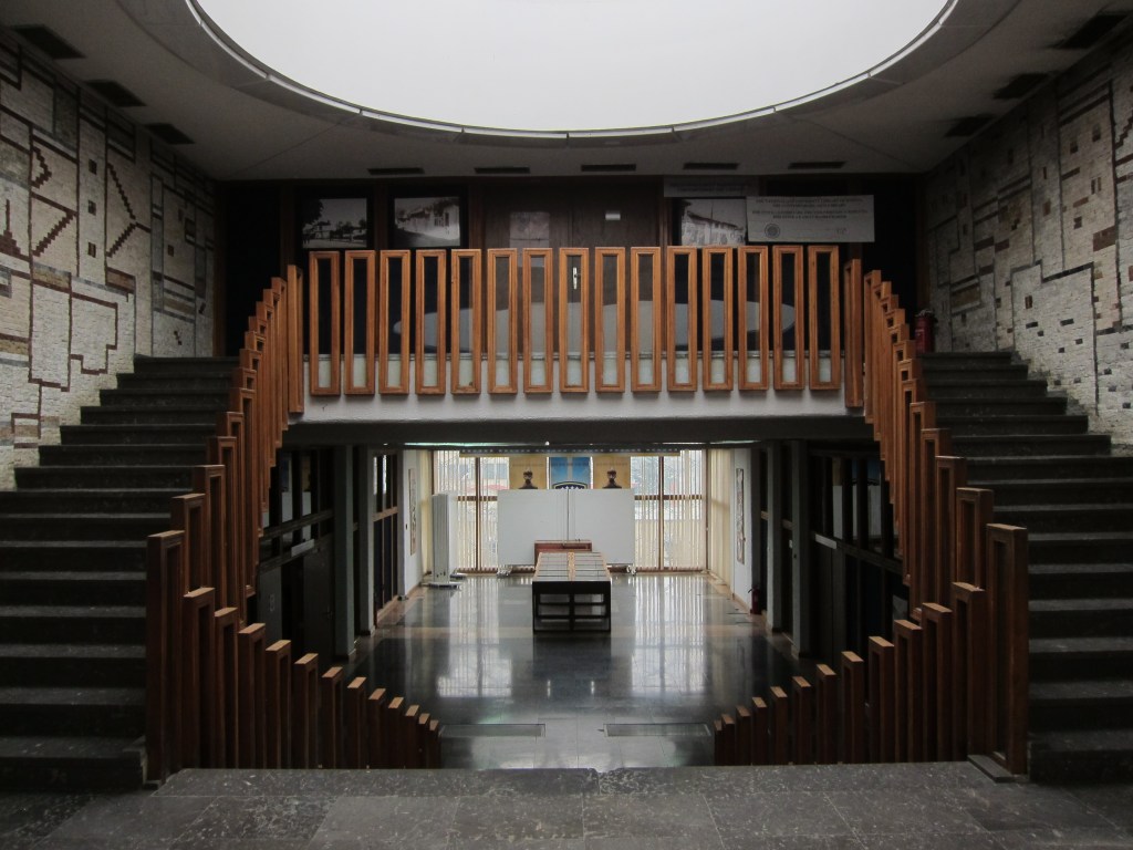 Pristinan yliopiston kirjasto sisältä