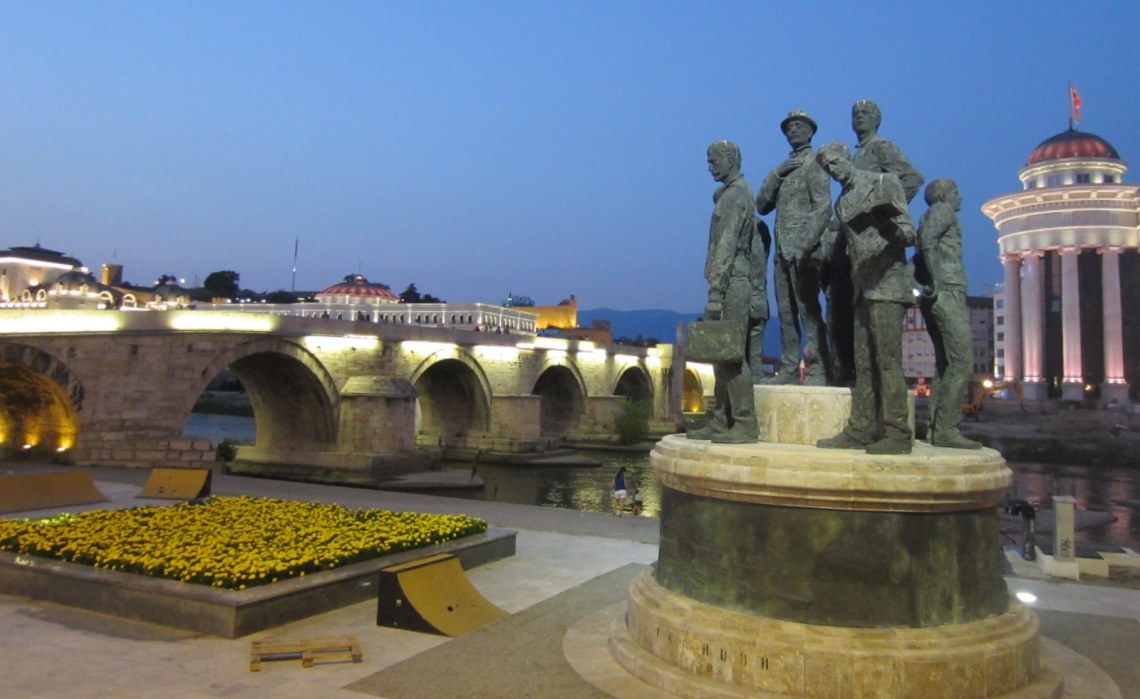 Stone Bridge illan hämärtyessä