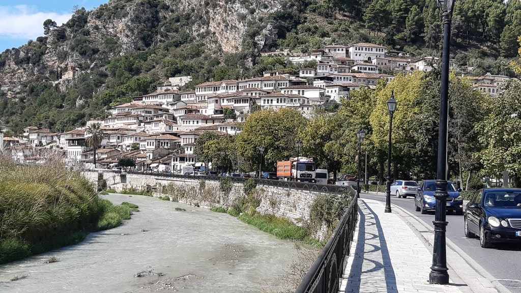 Beratin tuhat ikkunaa